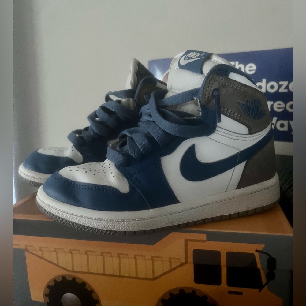 Jordan 1 Retro High OG in True Blue/Cement Grey/White - 11